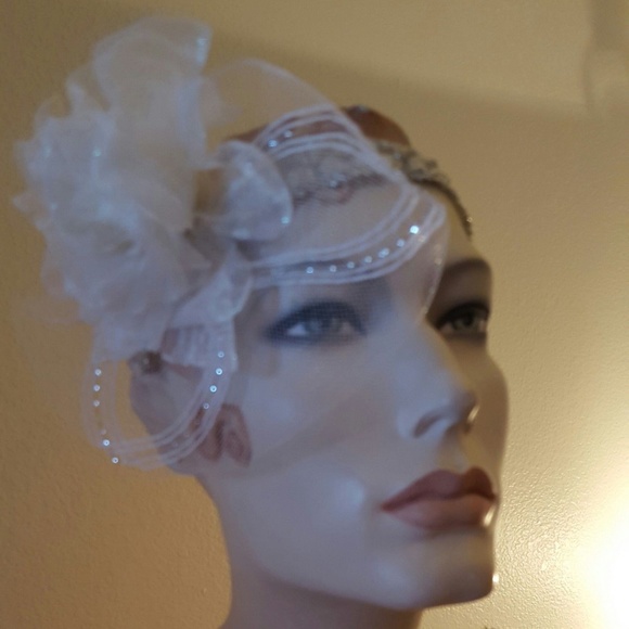 White & Silver Gatsby 20\'s Style Wedding Headpiece